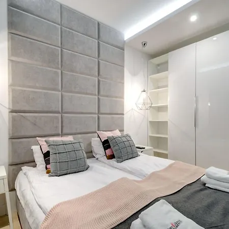 Dom & House Szafarnia Modern In Old Town 3*