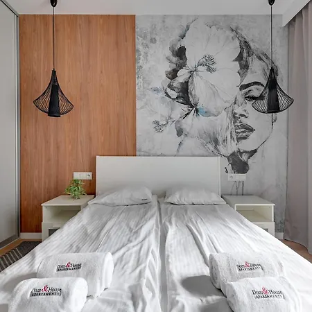 Hotel apartamentowy Dom & House Szafarnia Modern In Old Town
