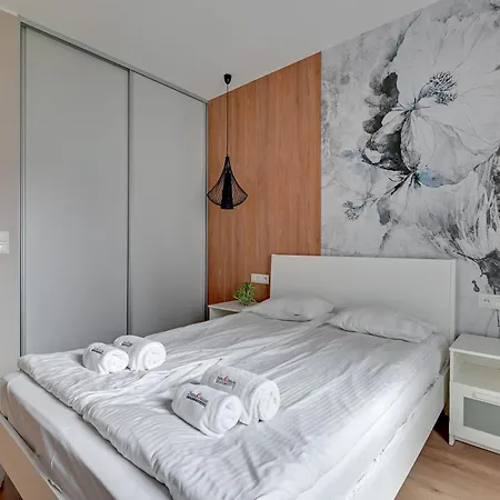 Aparthotel Szafarnia Modern In Old Town By Renters