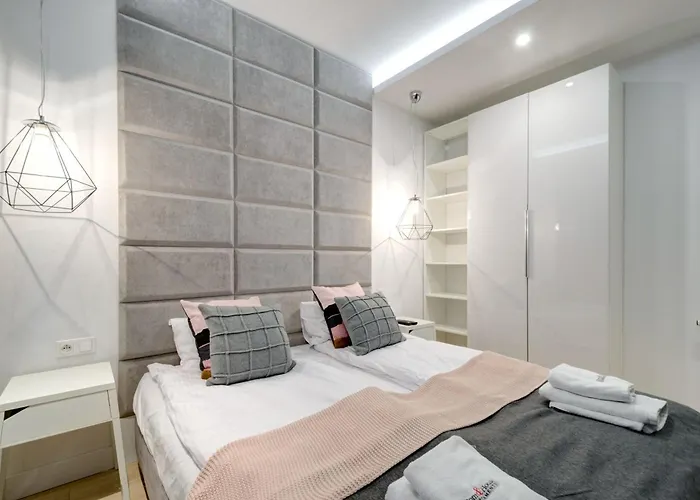 Szafarnia Modern In Old Town By Renters 3*